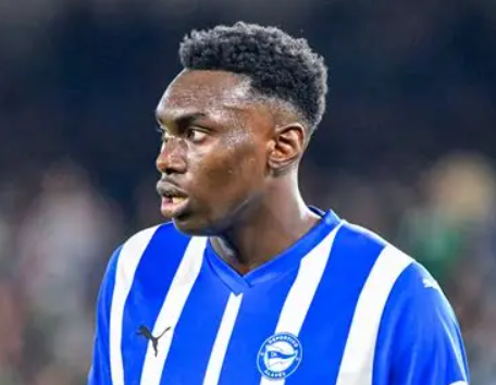 英超双雄竞逐：阿格霍瓦转会风云起