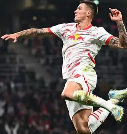 曼联锋将舍什科自曝童年趣事：从门将到前锋的蜕变之路