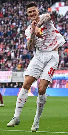 曼联锋将舍什科自曝童年趣事：从门将到前锋的蜕变之路